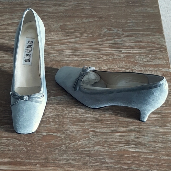 Saks Fifth Avenue Shoes - Saks Fifth Avenue